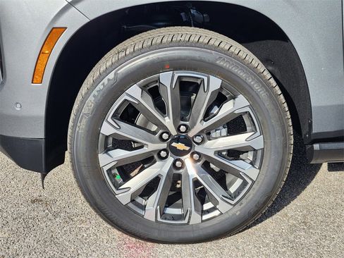 New 2026 Chevrolet Suburban High Country image 9