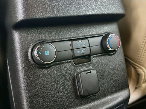 Used 2016 Ford Explorer XLT w/ Equipment Group 202A FWD image 27