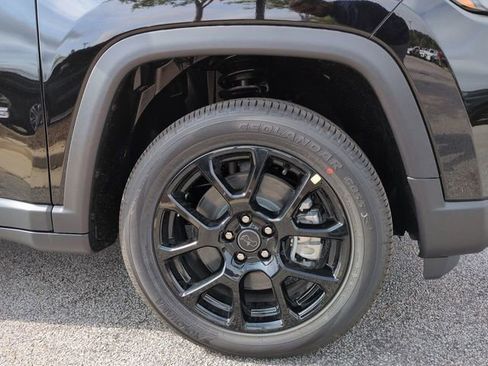 New 2026 Jeep Compass Latitude image 10