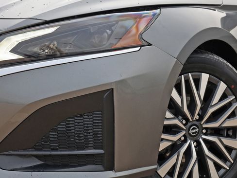 Used 2024 Nissan Altima 2.5 SV FWD image 10