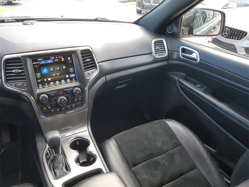 Used 2017 Jeep Grand Cherokee Altitude image 14