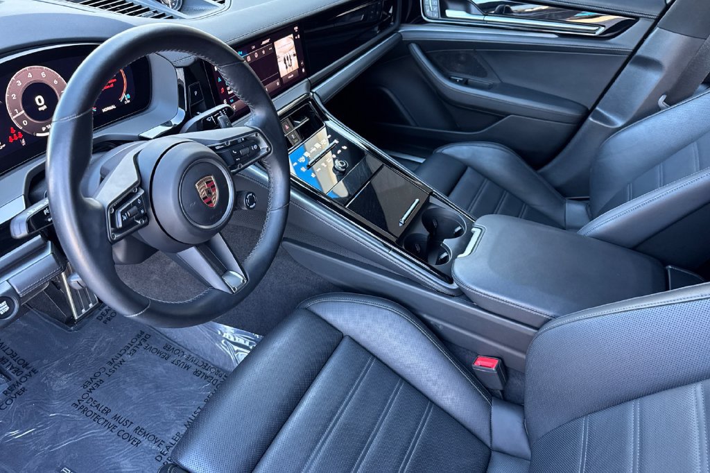 Used 2024 Porsche Panamera RWD image 3