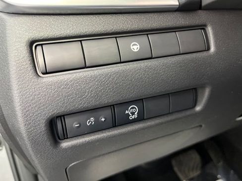 Used 2023 Nissan Rogue SV AWD/4WD image 32