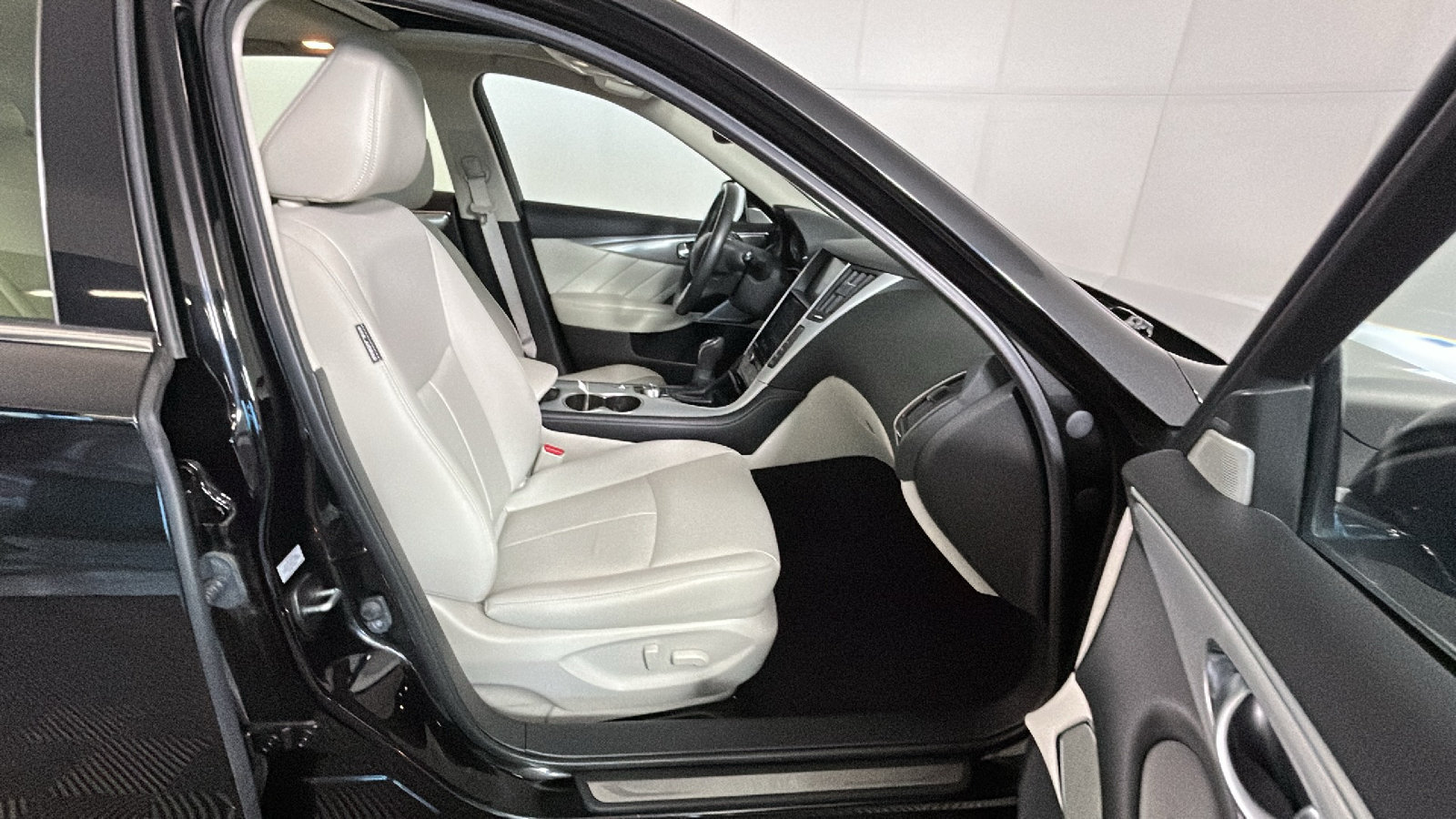 Used 2023 INFINITI Q50 Luxe AWD/4WD image 36