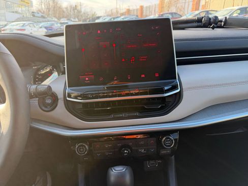 Used 2025 Jeep Compass Limited image 18