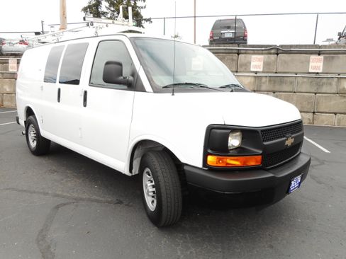 Used 2015 Chevrolet Express 2500 RWD image 1