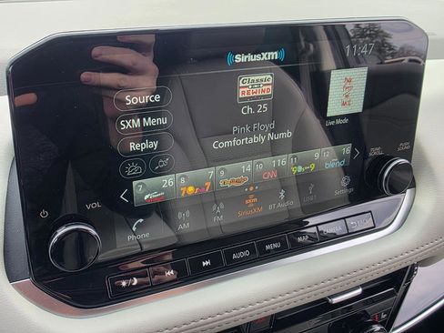 Used 2023 Nissan Rogue SL w/ SL Premium Package image 10