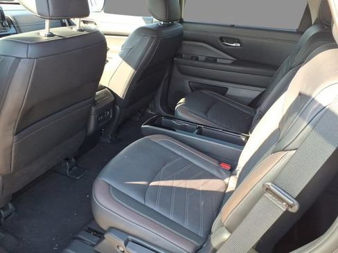 Certified 2024 Nissan Pathfinder Platinum AWD/4WD image 16