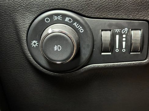 Used 2025 Jeep Compass Limited AWD/4WD image 36