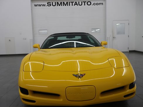 Used 2000 Chevrolet Corvette Convertible w/ Memory Pkg RWD image 17