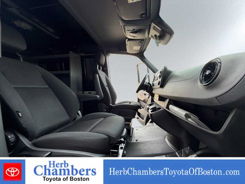 Used 2022 Mercedes-Benz Sprinter 2500 image 21