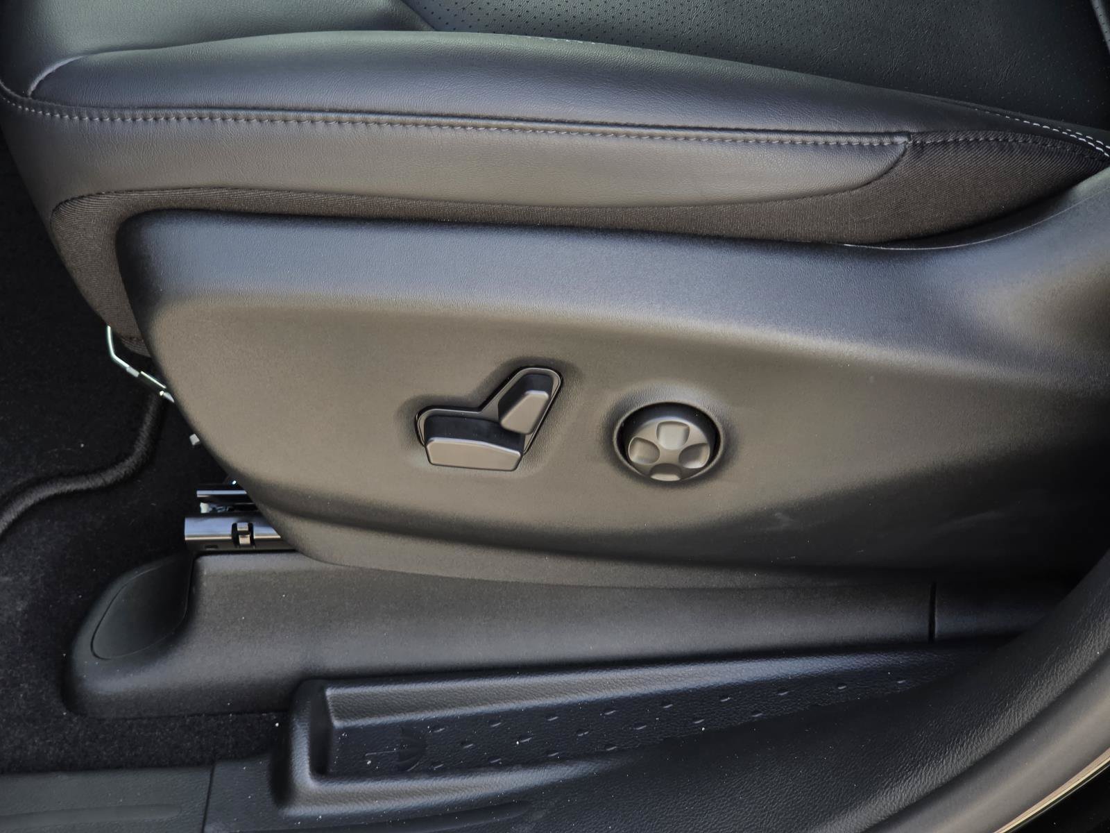 New 2027 Chrysler Pacifica Select FWD image 23