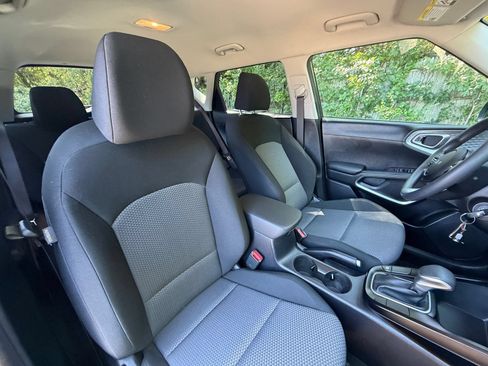 Used 2025 Kia Soul LX w/ LX Technology Package FWD image 34
