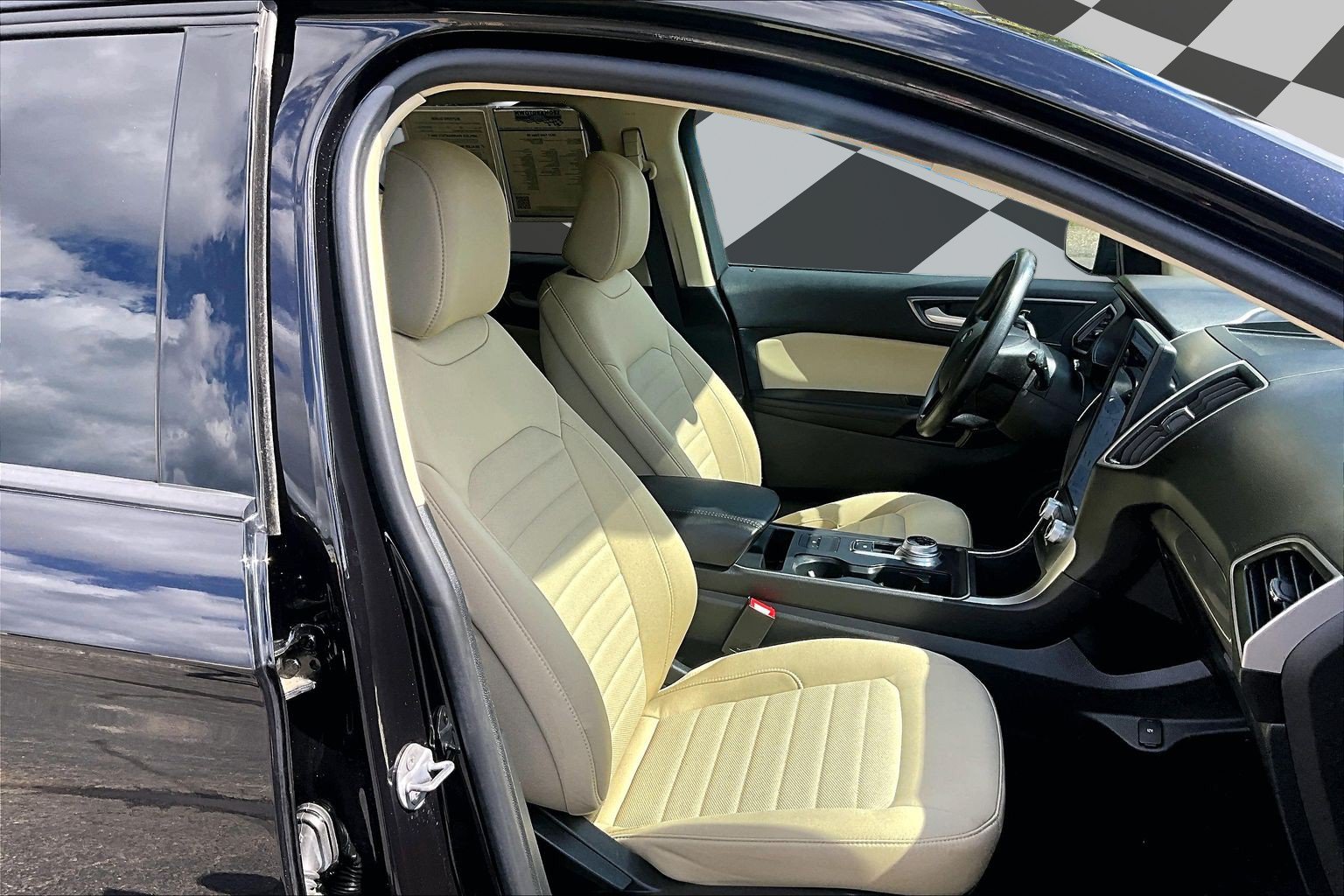 Used 2023 Ford Edge SE AWD/4WD image 9