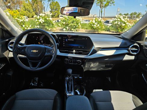 Used 2025 Chevrolet Trax LT image 20