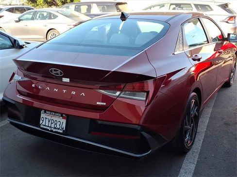 Certified 2025 Hyundai Elantra Limited image 5