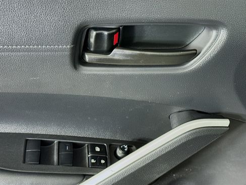 Used 2024 Toyota Corolla Cross LE FWD image 23