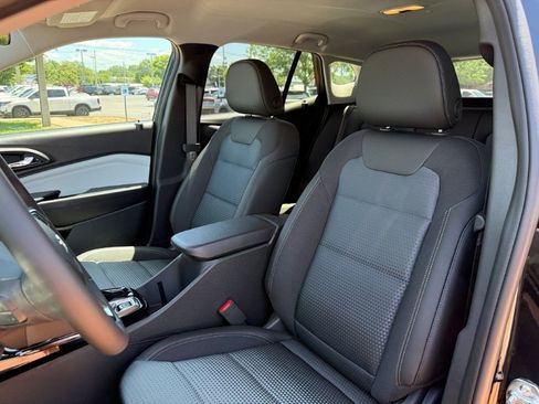 New 2026 Chevrolet Trax LT w/ LT Convenience Package FWD image 11