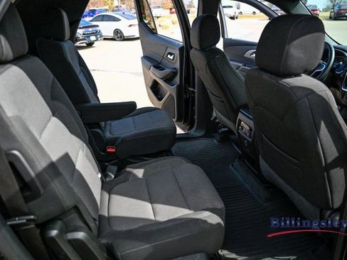 Used 2023 Chevrolet Traverse LT image 14
