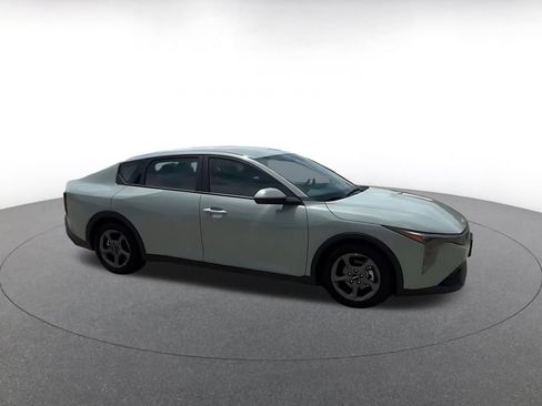 Used 2025 Kia K4 FWD image 2