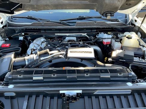 Used 2024 Chevrolet Silverado 2500 LTZ w/ LTZ Convenience Package image 9