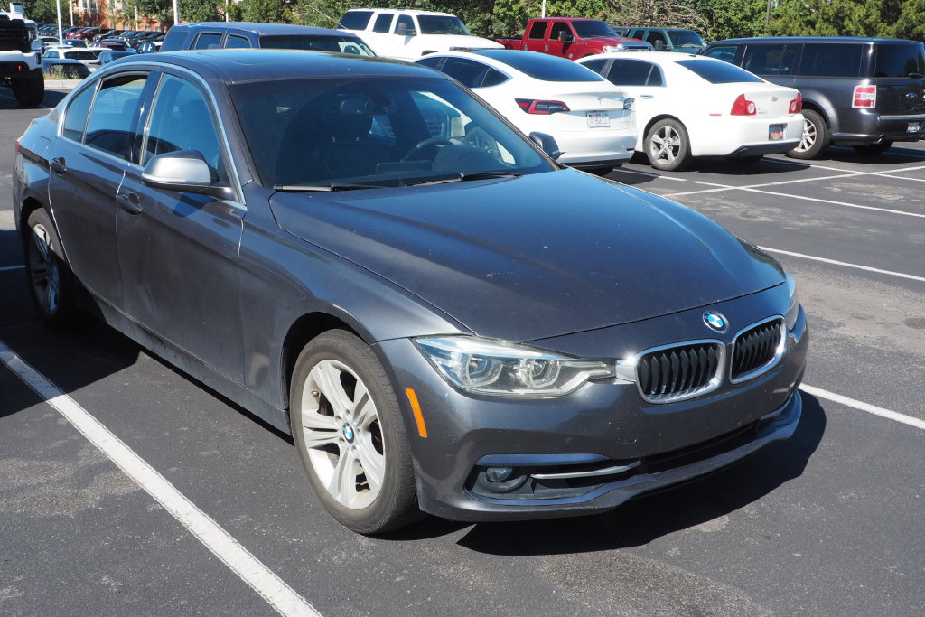Used 2017 BMW 330i xDrive Sedan AWD/4WD image 2