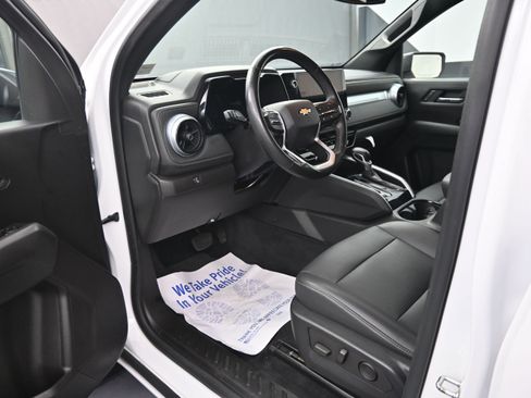 Used 2023 Chevrolet Colorado LT w/ LT Convenience Package III AWD/4WD image 9