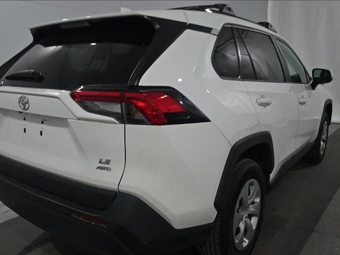 Used 2021 Toyota RAV4 LE AWD/4WD image 3