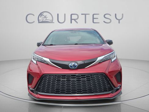 Certified 2021 Toyota Sienna XSE AWD/4WD image 8
