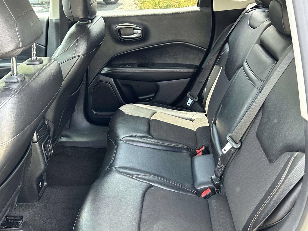 Used 2018 Jeep Compass Latitude AWD/4WD image 13