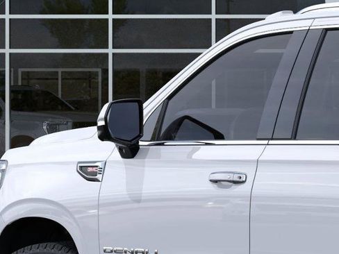 New 2026 GMC Yukon XL Denali w/ Denali Reserve Package image 36