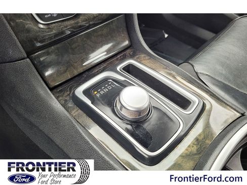 Used 2016 Chrysler 300 C RWD image 13