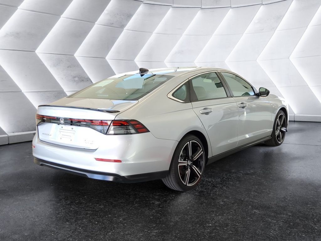 Used 2025 Honda Accord Sport image 4