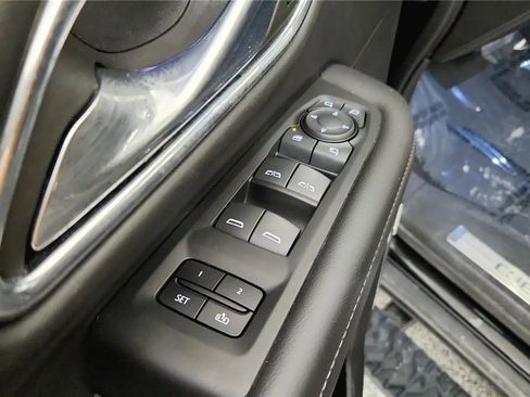 Used 2023 Chevrolet Tahoe Z71 w/ Luxury Package AWD/4WD image 35