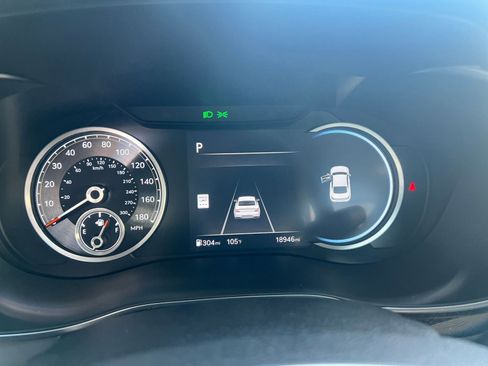 Used 2025 Genesis G70 2.5T image 40