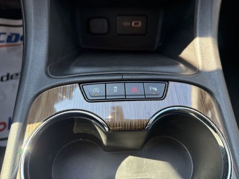 Used 2022 GMC Acadia SLE w/ Driver Convenience Package image 26