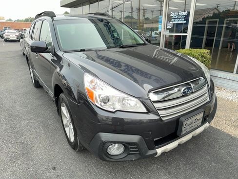 Used 2013 Subaru Outback 2.5i Limited w/ Moonroof Pkg AWD/4WD image 2