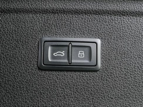 Used 2023 Audi Q5 2.0T Premium w/ Convenience Package image 32