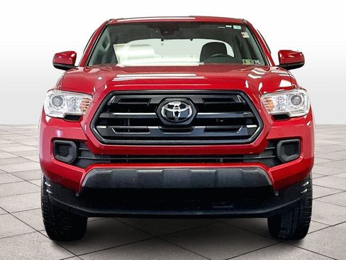 Used 2018 Toyota Tacoma SR image 3