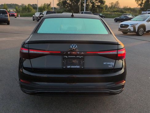 Used 2025 Volkswagen Jetta SE FWD image 4