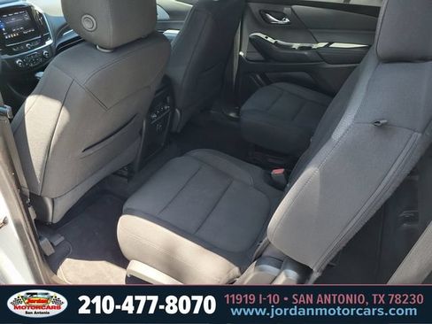Used 2023 Chevrolet Traverse LT FWD image 17
