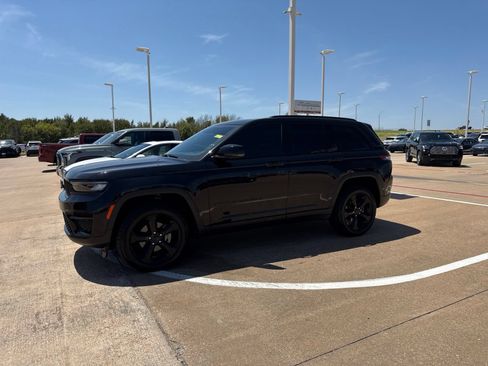 Used 2023 Jeep Grand Cherokee Altitude AWD/4WD image 3