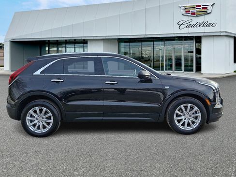 Certified 2023 Cadillac XT4 Luxury w/ Cold Weather Package image 6