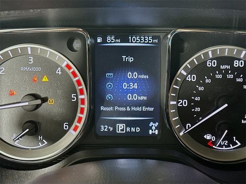 Used 2017 Nissan Titan SV image 15