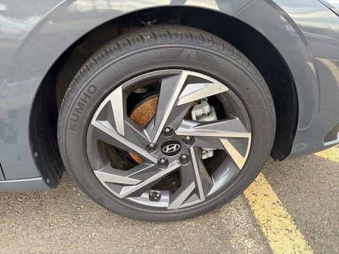 Used 2025 Hyundai Elantra Sport image 8