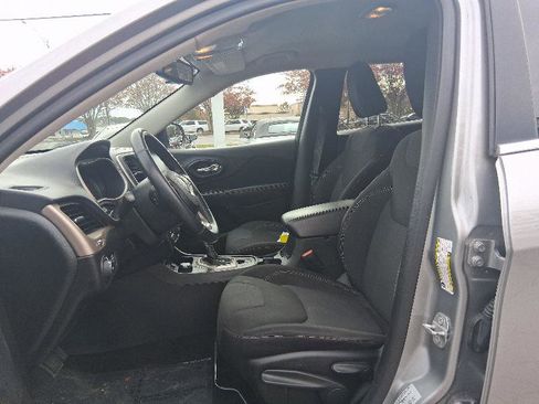 Used 2015 Jeep Cherokee Latitude w/ Cold Weather Group image 23