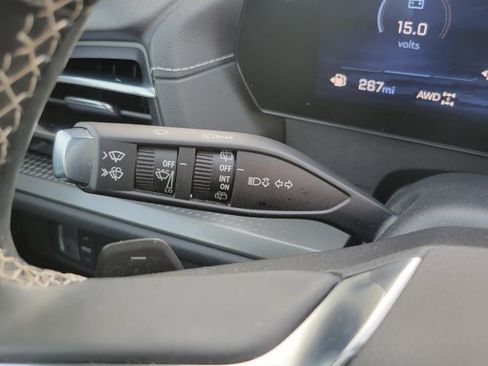 Used 2025 Chevrolet Traverse LT image 15