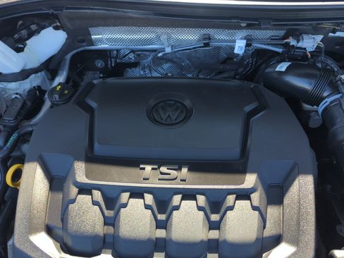 Certified 2023 Volkswagen Tiguan SE w/ Panoramic Sunroof Package image 21