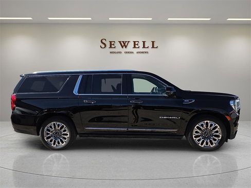 Used 2024 GMC Yukon XL Denali Ultimate image 5