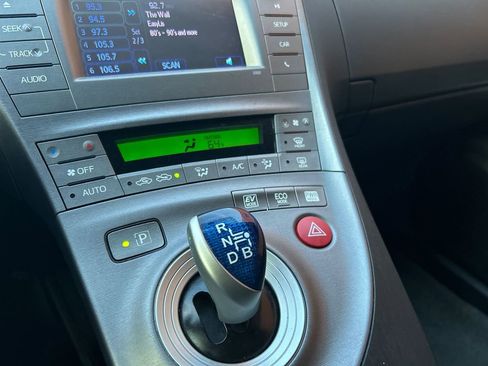 Used 2015 Toyota Prius image 14
